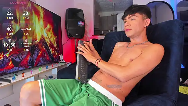 Snapshot of Steven_baby69 chatting on November 30, 3:40 am Steven baby69 online show from November 30, 3:40 am