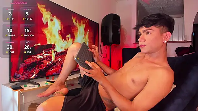 Snapshot of Steven_baby69 chatting on November 7, 6:07 am Steven baby69 online show from November 7, 6:07 am