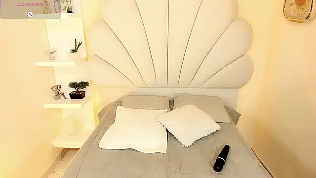 HottSalomee online show from November 13, 6:06 am