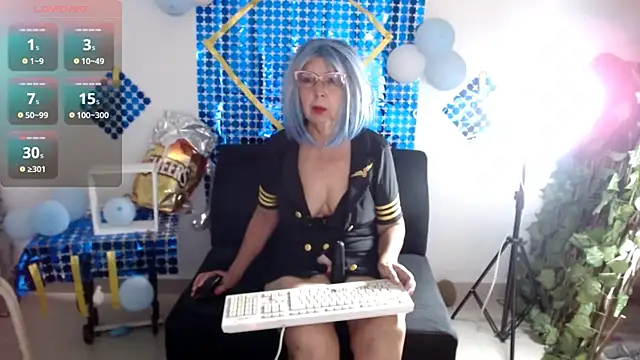 Snapshot of ruth_blue21 chatting on October 15, 12:57 pm ruth blue21 online show from October 15, 12:57 pm