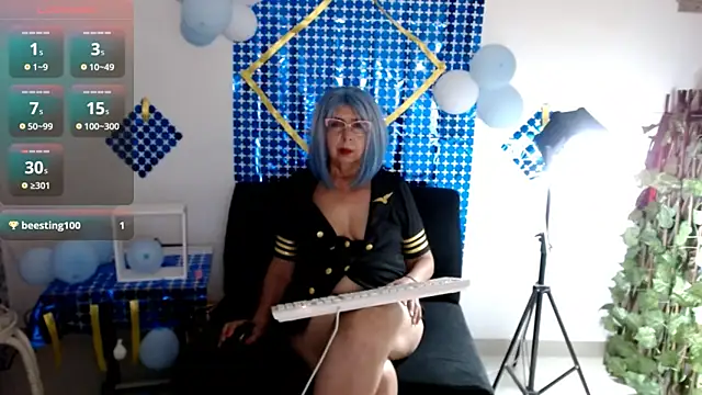 Snapshot of ruth_blue21 chatting on October 7, 4:13 am ruth blue21 online show from October 7, 4:13 am