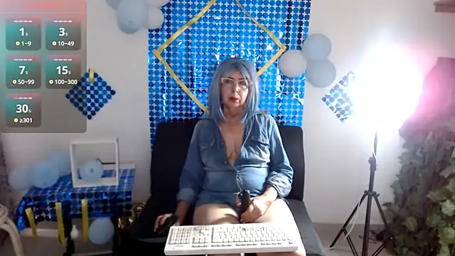 Snapshot of ruth_blue21 chatting on October 9, 7:58 pm ruth blue21 online show from October 9, 7:58 pm