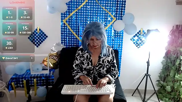 Snapshot of ruth_blue21 chatting on October 5, 4:31 pm ruth blue21 online show from October 5, 4:31 pm