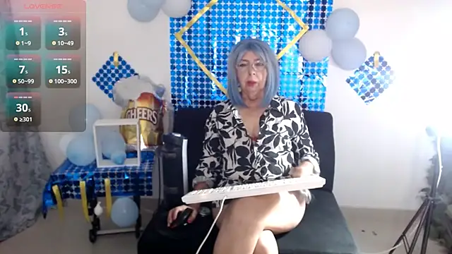 Snapshot of ruth_blue21 chatting on September 23, 12:45 pm ruth blue21 online show from September 23, 12:45 pm