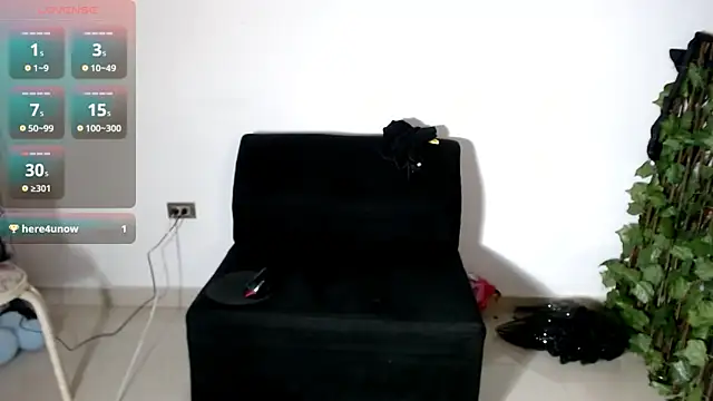 Snapshot of ruth_blue21 chatting on October 27, 4:24 am ruth blue21 online show from October 27, 4:24 am