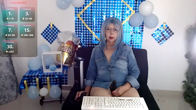 Snapshot of ruth_blue21 chatting on September 22, 2:45 pm ruth blue21 online show from September 22, 2:45 pm