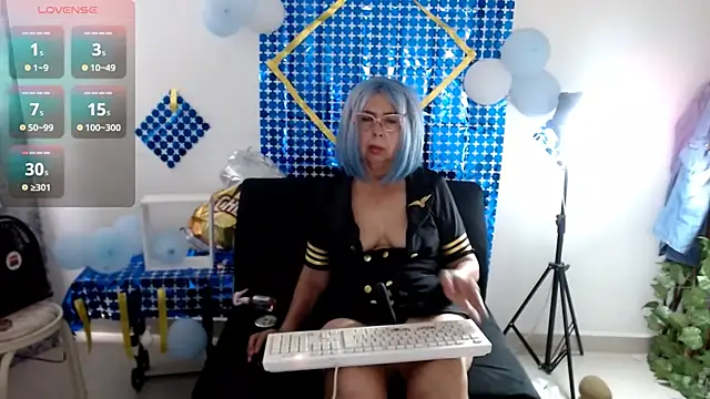 Snapshot of ruth_blue21 chatting on October 3, 4:30 pm ruth blue21 online show from October 3, 4:30 pm