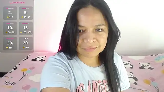 Snapshot of Sara_cute92 chatting on November 8, 9:57 am Sara cute92 online show from November 8, 9:57 am