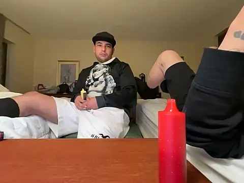 Snapshot of Ranthru13 chatting on October 18, 10:17 am Ranthru13 online show from October 18, 10:17 am