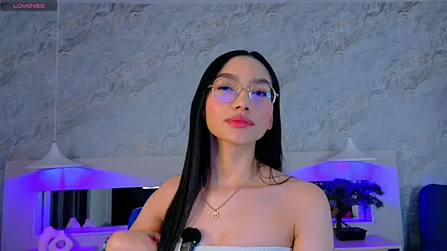 Snapshot of Keira_Corleone chatting on November 14, 4:27 am Keira Corleone online show from November 14, 4:27 am