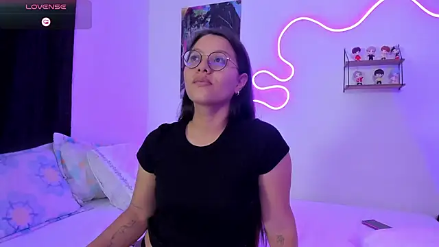 Snapshot of Dilan_and_Mia chatting on November 21, 1:04 am Dilan and Mia online show from November 21, 1:04 am