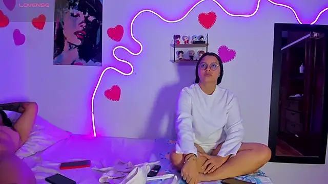 Dilan and Mia online show from April 1, 11:01 pm