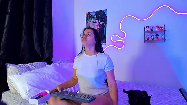 Snapshot of Dilan_and_Mia chatting on October 28, 9:36 pm Dilan and Mia online show from October 28, 9:36 pm