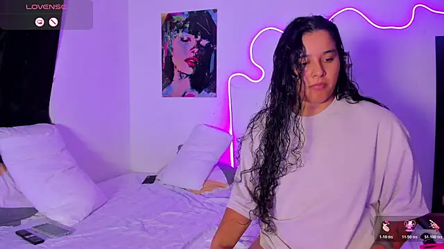 Dilan and Mia online show from February 7, 1:02 am