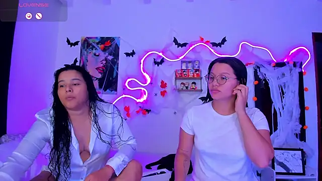 Snapshot of Dilan_and_Mia chatting on October 17, 10:55 pm Dilan and Mia online show from October 17, 10:55 pm