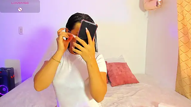 Snapshot of Dilan_and_Mia chatting on November 29, 1:11 pm Dilan and Mia online show from November 29, 1:11 pm