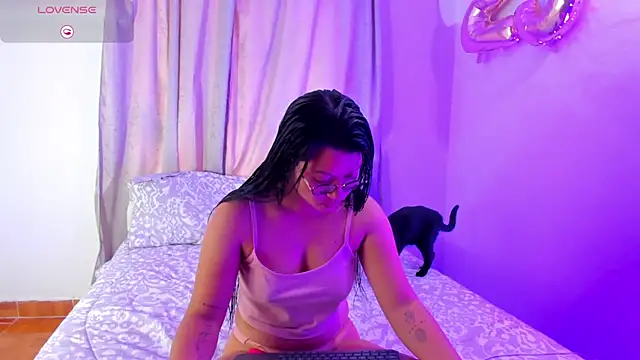 Snapshot of Dilan_and_Mia chatting on November 9, 7:29 pm Dilan and Mia online show from November 9, 7:29 pm