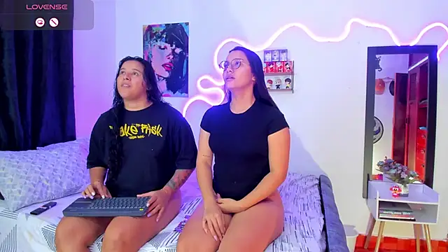 Snapshot of Dilan_and_Mia chatting on September 18, 10:02 pm Dilan and Mia online show from September 18, 10:02 pm