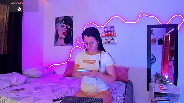 Snapshot of Dilan_and_Mia chatting on September 21, 3:17 pm Dilan and Mia online show from September 21, 3:17 pm