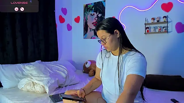 Dilan and Mia online show from April 11, 12:07 am