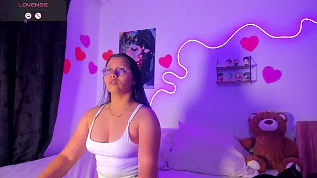 Dilan and Mia online show from April 8, 10:44 pm