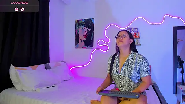 Snapshot of Dilan_and_Mia chatting on October 2, 5:27 pm Dilan and Mia online show from October 2, 5:27 pm