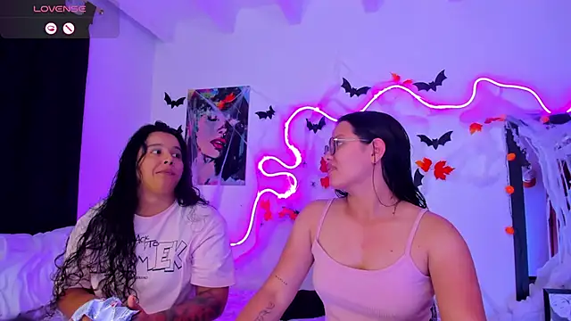 Snapshot of Dilan_and_Mia chatting on October 16, 10:29 pm Dilan and Mia online show from October 16, 10:29 pm