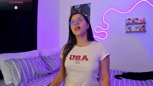 Snapshot of Dilan_and_Mia chatting on November 13, 3:54 am Dilan and Mia online show from November 13, 3:54 am