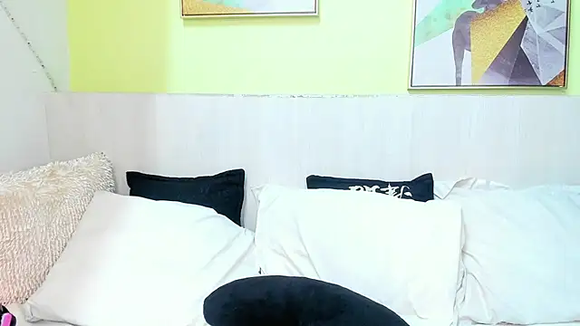 MiahCornell  online show from November 23, 12:26 pm