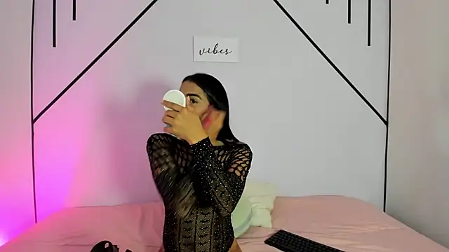 MiahCornell  online show from October 1, 8:02 pm