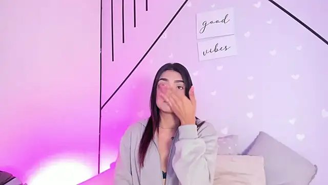 MiahCornell  online show from March 23, 1:22 pm