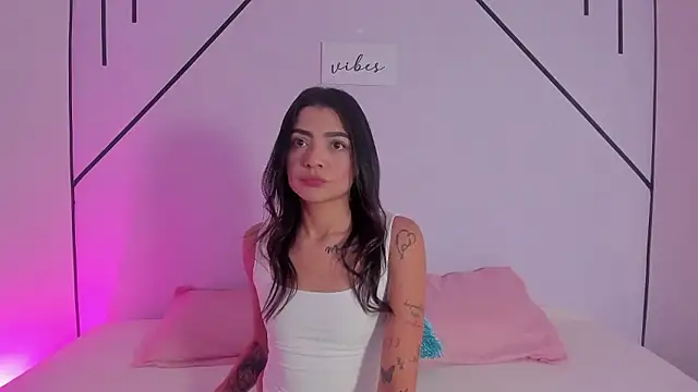 MiahCornell  online show from January 7, 6:13 pm