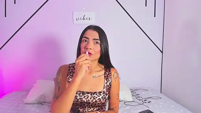 MiahCornell  online show from November 9, 7:51 pm