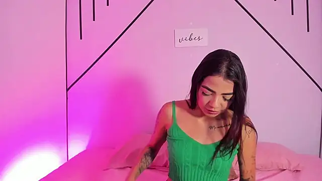 MiahCornell  online show from November 11, 8:58 pm