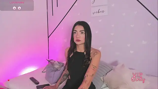 MiahCornell  online show from February 13, 10:32 pm