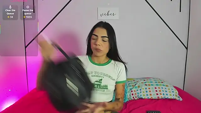 MiahCornell  online show from November 24, 8:09 pm