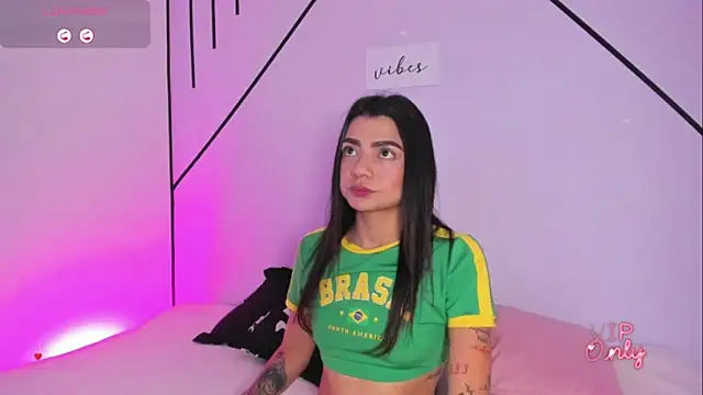 MiahCornell  online show from February 4, 8:04 pm