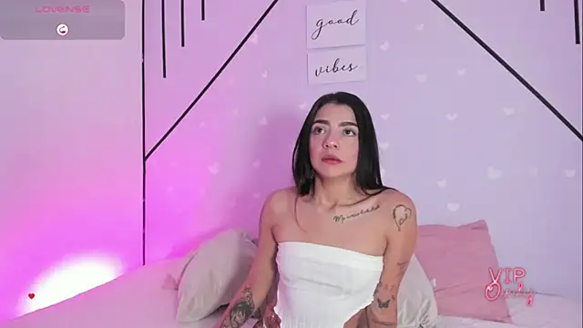 MiahCornell  online show from February 12, 7:35 pm