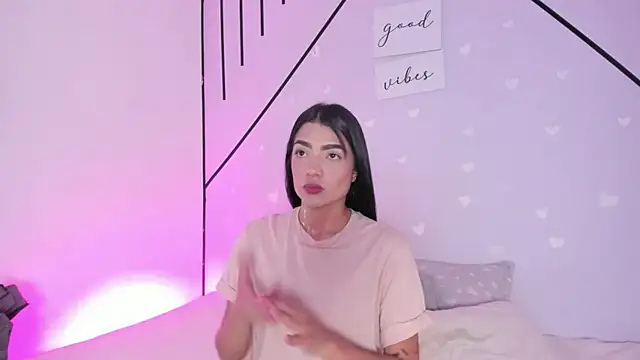 MiahCornell  online show from March 31, 8:11 pm