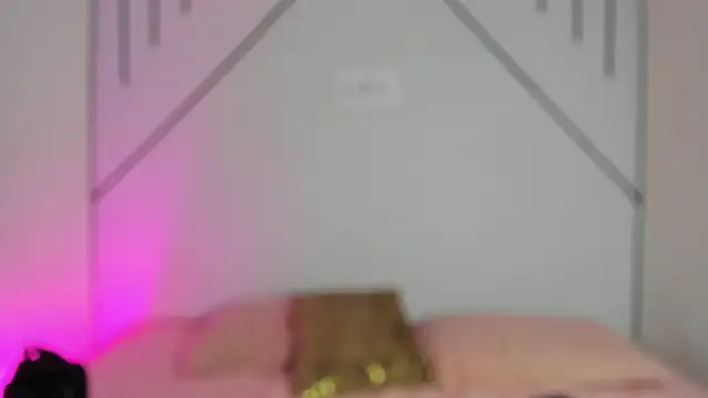 MiahCornell  online show from November 12, 7:18 pm