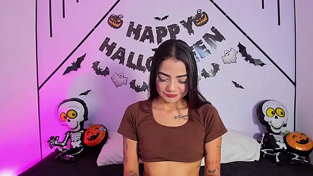 MiahCornell  online show from November 1, 7:08 pm