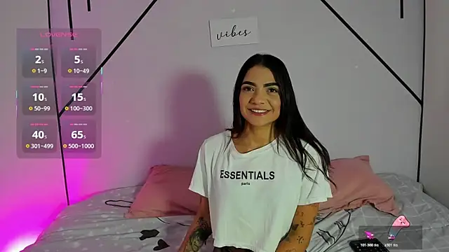 MiahCornell  online show from November 4, 6:55 pm