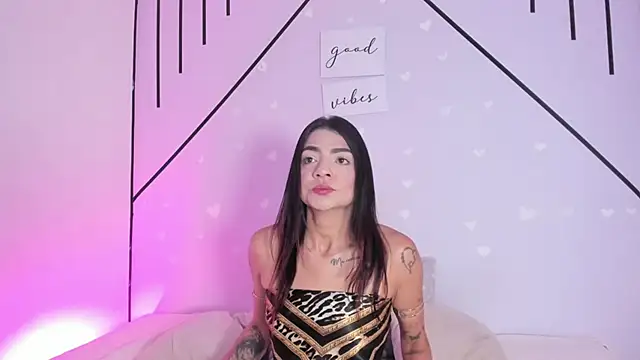 MiahCornell  online show from March 29, 3:02 pm