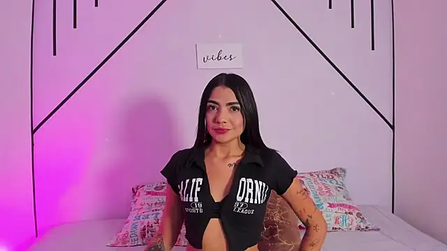 MiahCornell  online show from November 7, 7:51 pm