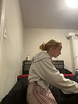 SeccySerena online show from February 25, 5:35 pm