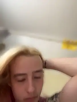 SeccySerena online show from April 12, 6:22 pm