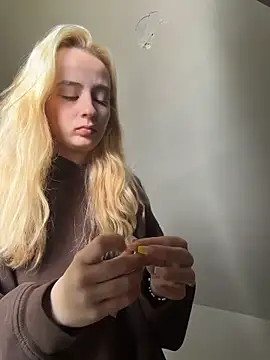 SeccySerena online show from May 13, 4:47 pm