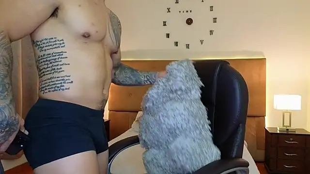Steven Velez online show from April 25, 2:03 am