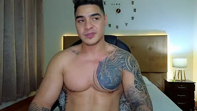 Steven Velez online show from October 19, 1:52 am