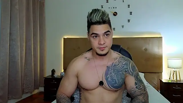 Steven Velez online show from October 11, 11:39 pm